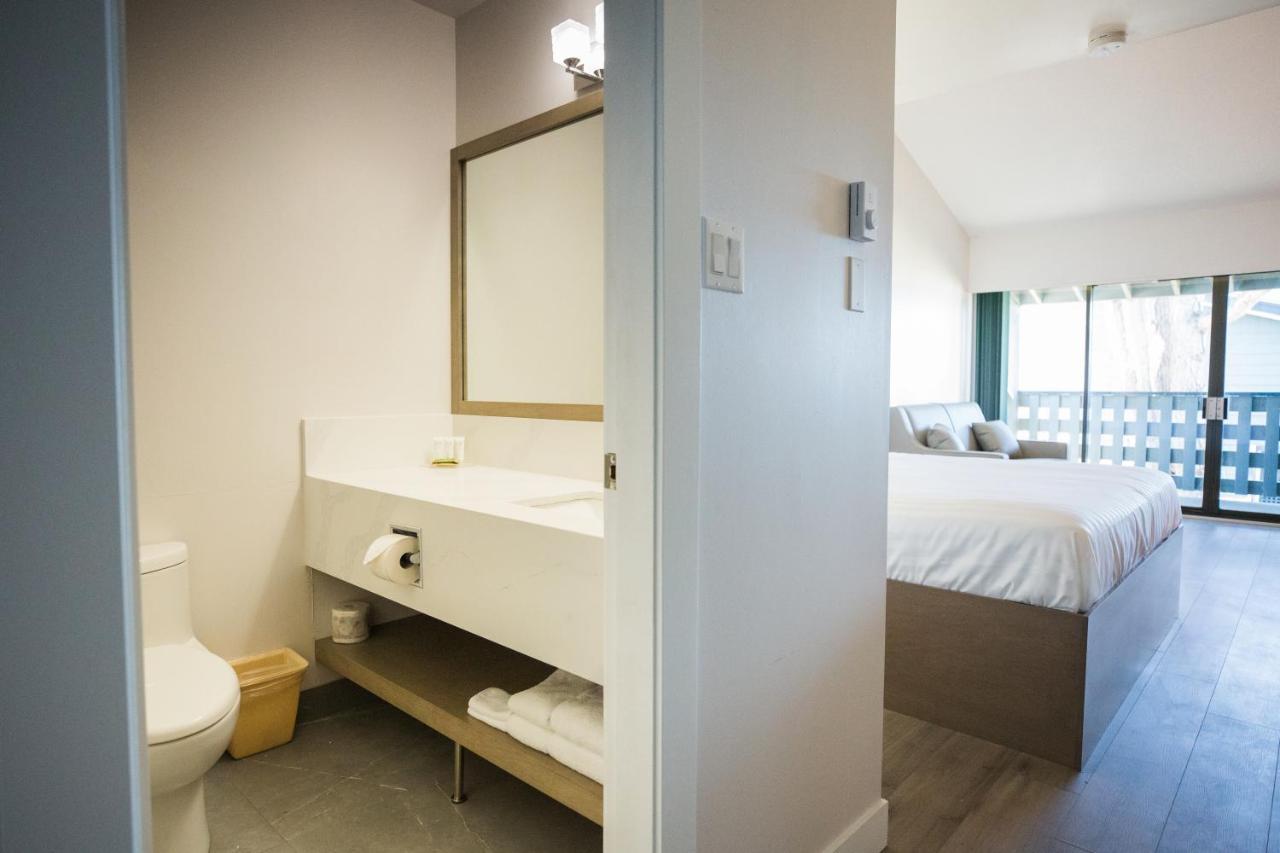 Sand Pebbles Inn Qualicum Beach Εξωτερικό φωτογραφία
